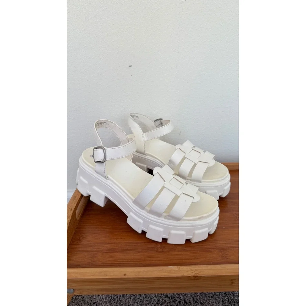 Wild Fable Womens White Chunky Lug Sole Platform Gladiator Sandals Size 7.5